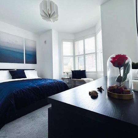 Stylish 3 Bed Flat With Garden Apartment Лондон Екстериор снимка