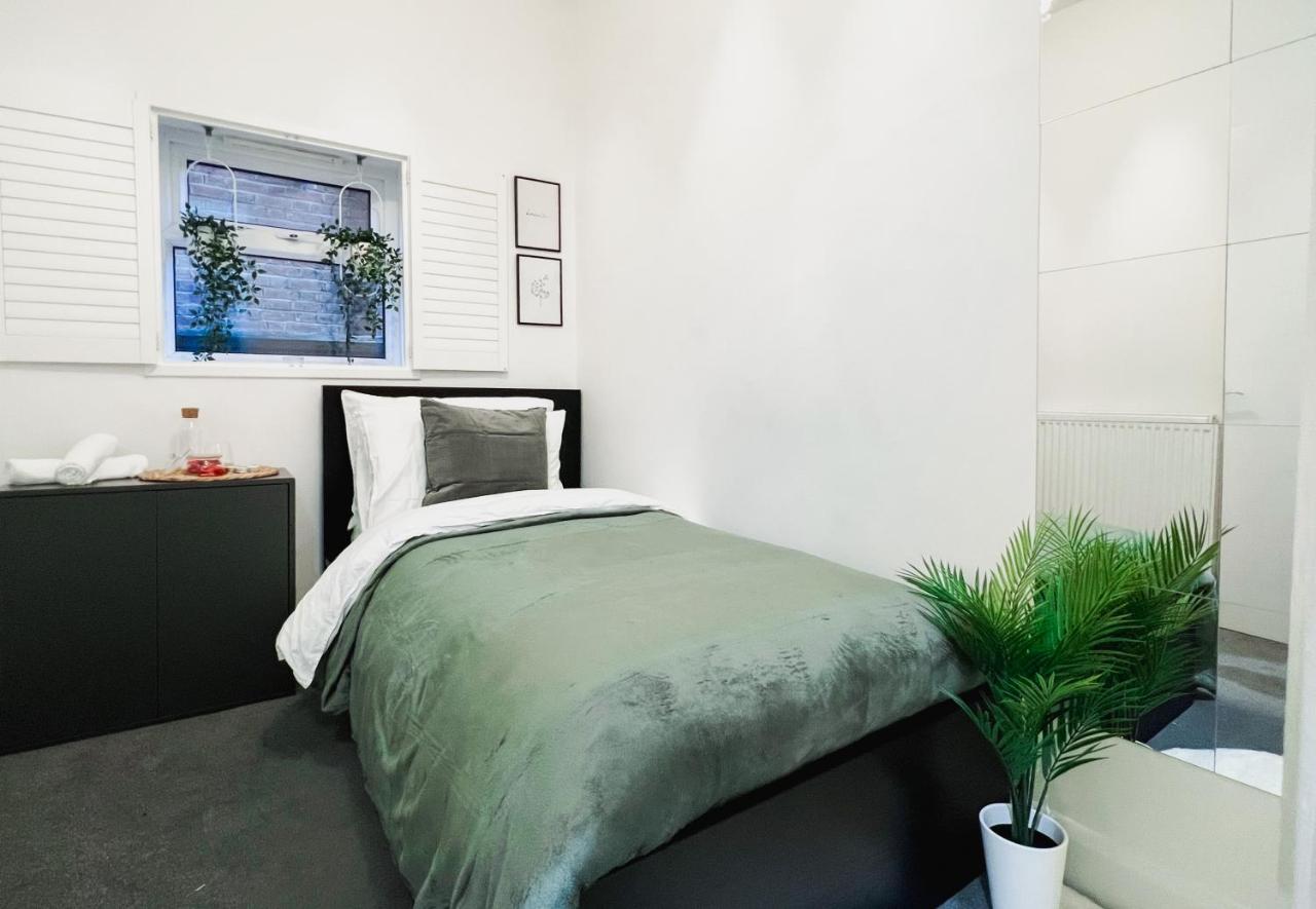 Stylish 3 Bed Flat With Garden Apartment Лондон Екстериор снимка
