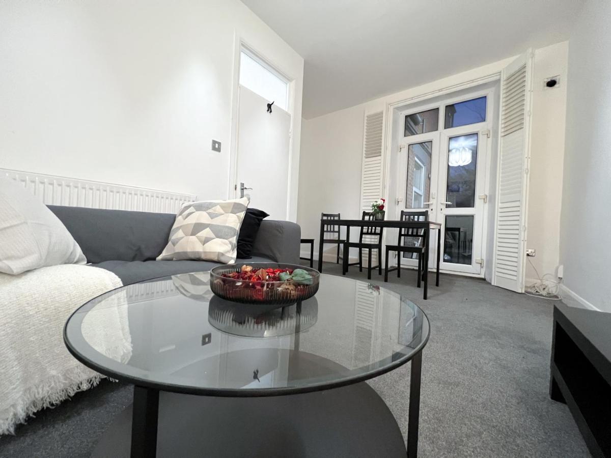 Stylish 3 Bed Flat With Garden Apartment Лондон Екстериор снимка